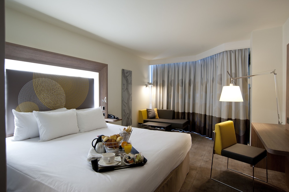 Habitación ejecutiva con 1 cama king size del hotel Novotel Toronto North York. Foto 3