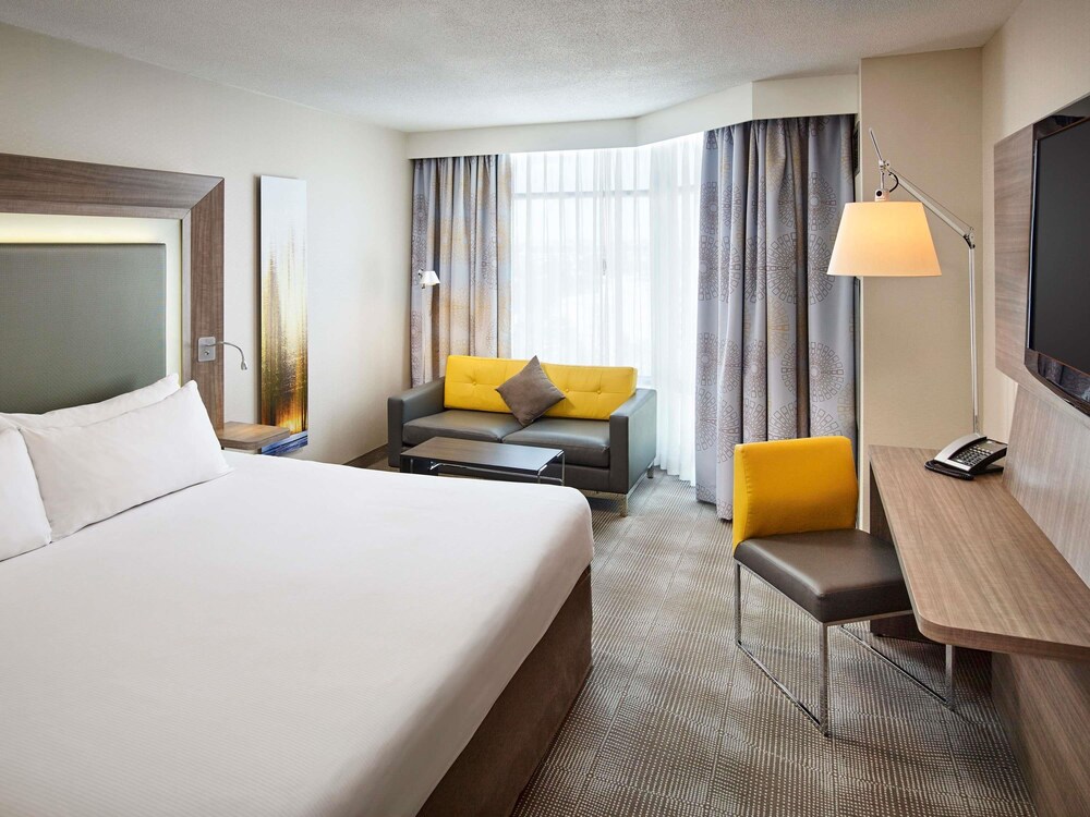 Habitación ejecutiva con 1 cama king size del hotel Novotel Toronto North York. Foto 11