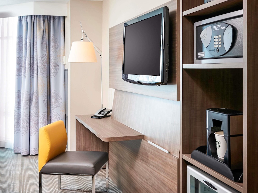 Habitación ejecutiva con 1 cama king size del hotel Novotel Toronto North York. Foto 10