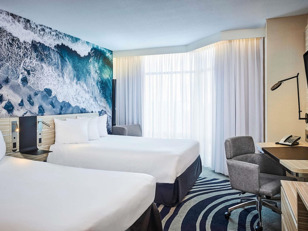 Habitación ejecutiva con 2 camas dobles del hotel Novotel Toronto North York