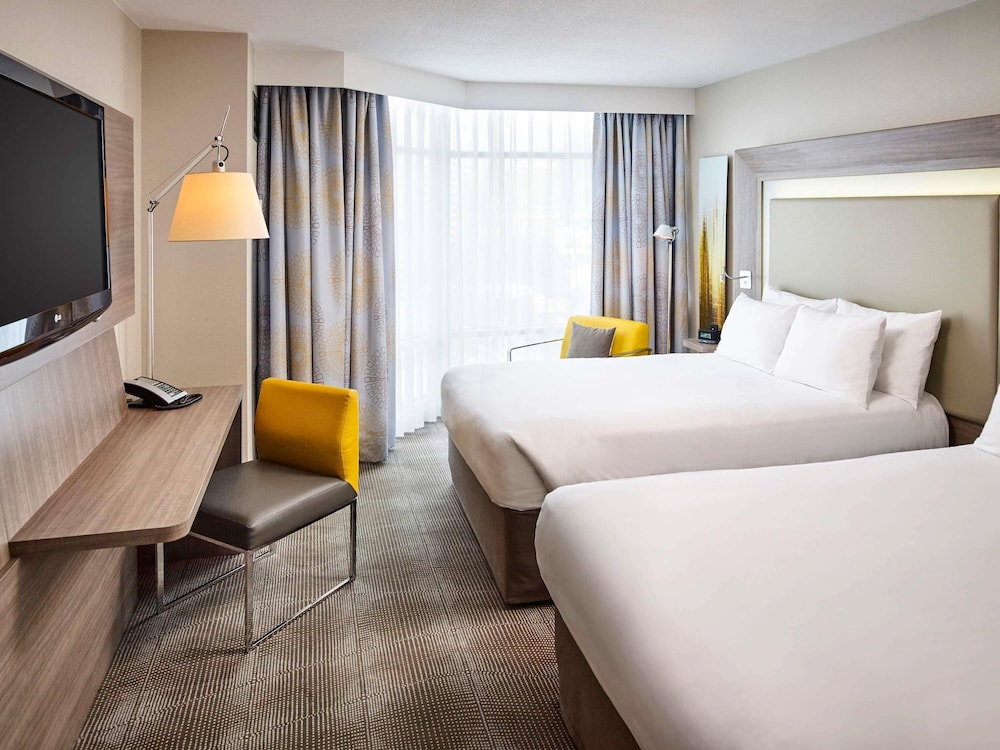 Habitación ejecutiva con 2 camas dobles del hotel Novotel Toronto North York. Foto 6