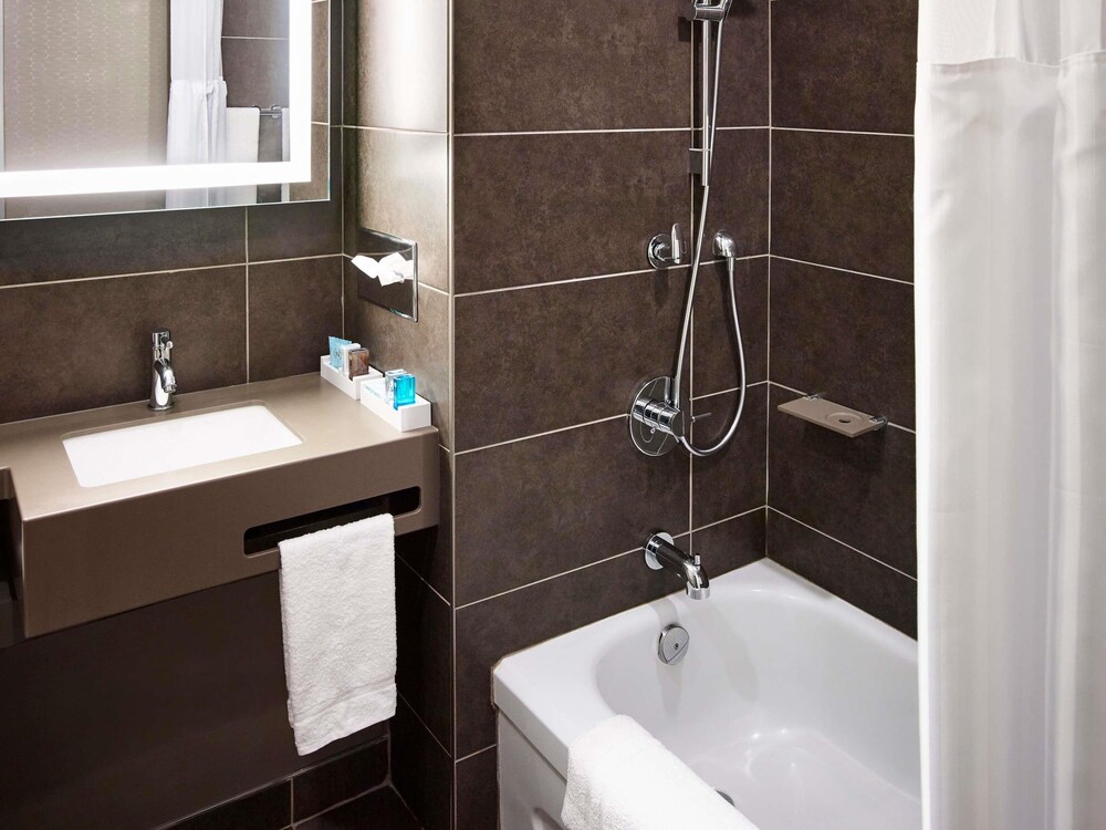Habitación ejecutiva con 1 cama king size del hotel Novotel Toronto North York. Foto 15