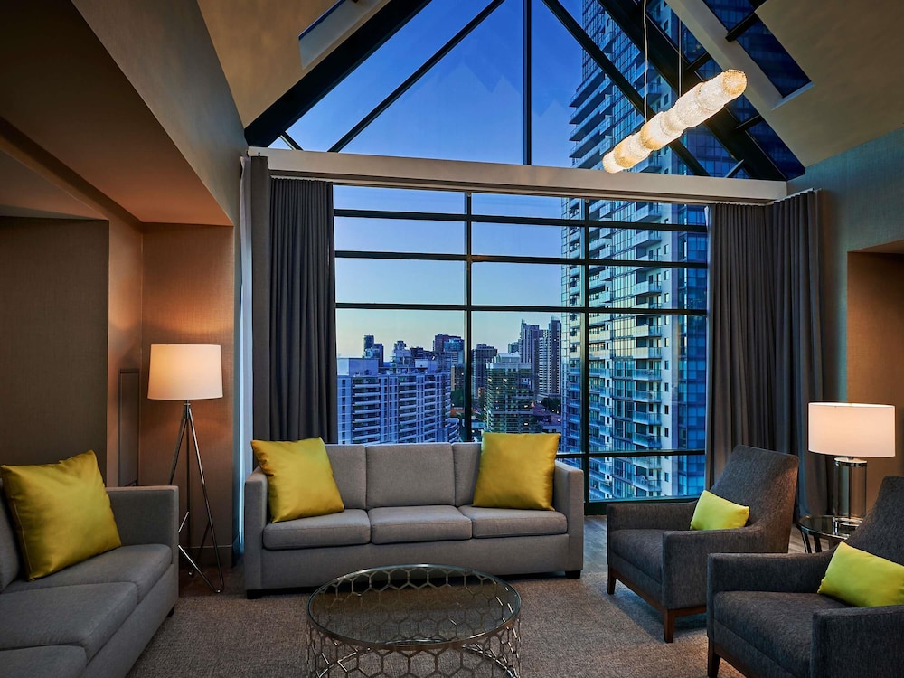 Suite North Rose 1 dormitorio 1 Queen, Mesa de comedor, Sala de estar, Sofá cama, 323sf, 30sm del hotel Novotel Toronto North York