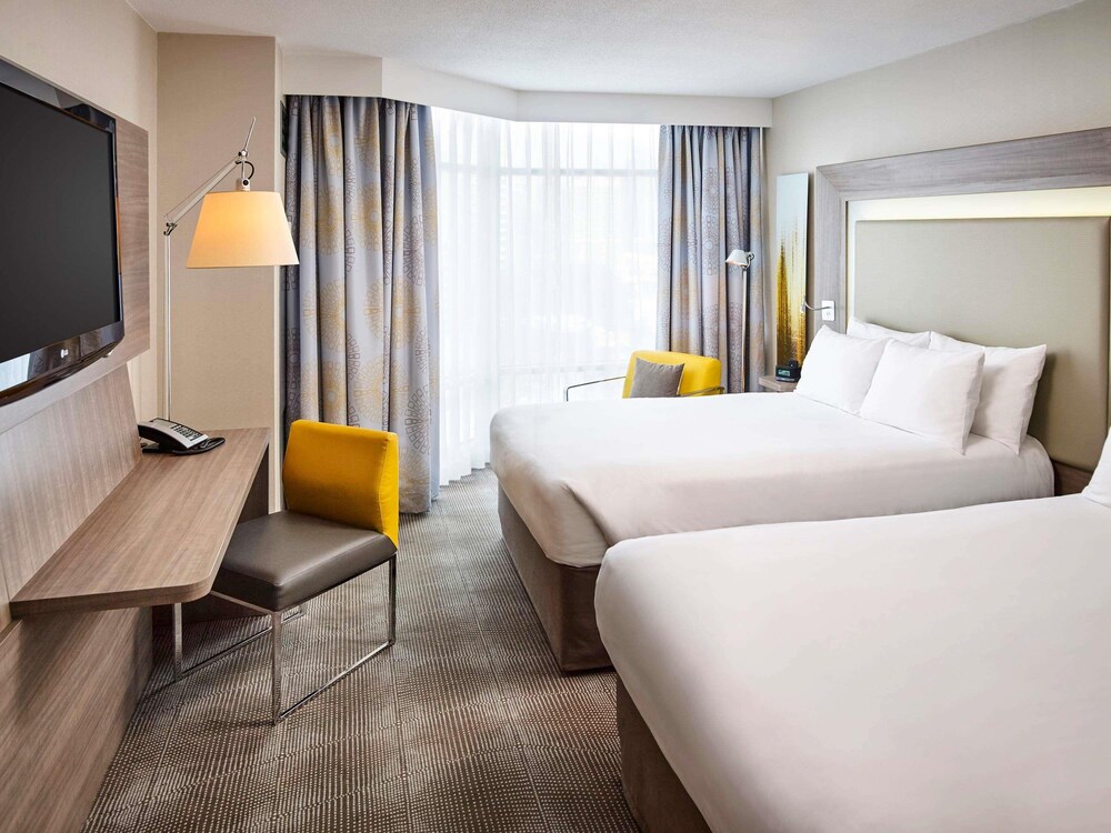 Habitación ejecutiva con 2 camas dobles del hotel Novotel Toronto North York. Foto 5