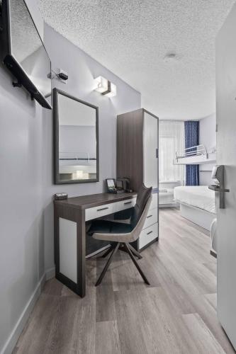 Habitación Triple con 3 camas individuales - No fumadores del hotel Travelodge By Wyndham Montreal Centre. Foto 4