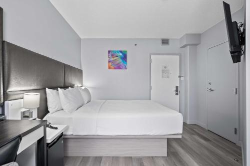 Habitación - No fumadores - Cama grande del hotel Travelodge By Wyndham Montreal Centre. Foto 4