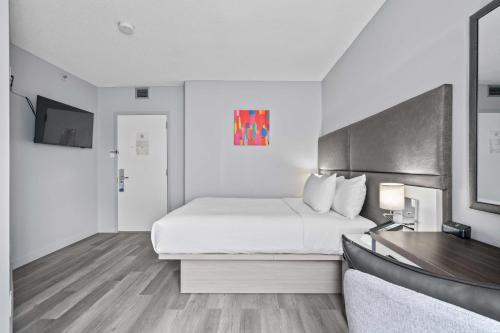 Habitación - No fumadores - Cama grande del hotel Travelodge By Wyndham Montreal Centre. Foto 7