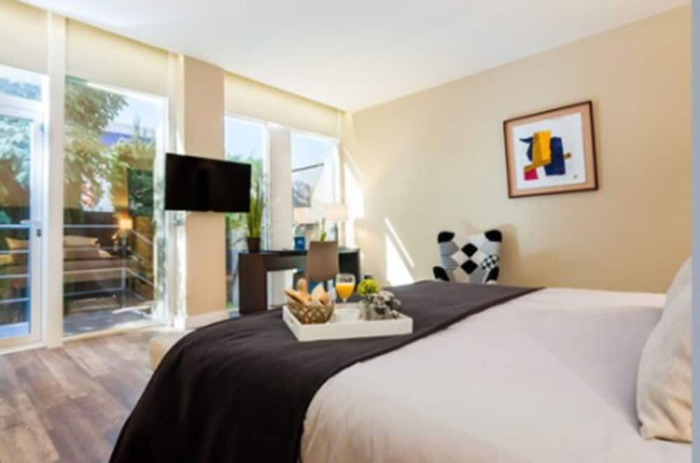 Habitación Deluxe doble, 1 cama de matrimonio grande, bañera de hidromasaje, vistas al jardín del hotel Majadahonda. Foto 2