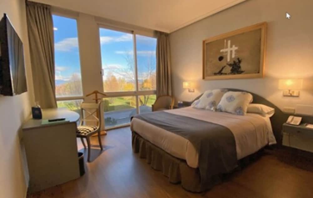 Habitación Deluxe doble, 1 cama de matrimonio grande, bañera de hidromasaje, vistas al jardín del hotel Majadahonda. Foto 4
