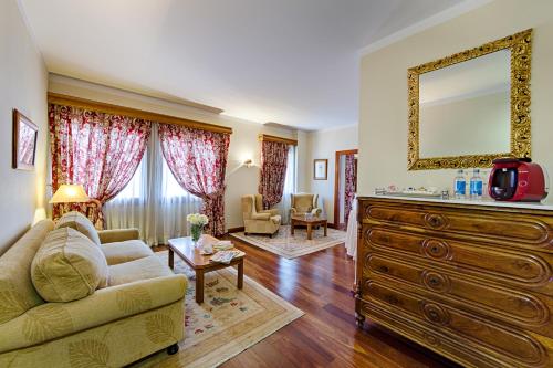 Suite Junior del hotel AZZ Peñafiel Las Claras Spa. Foto 1