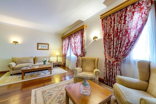 Suite Junior del hotel AZZ Peñafiel Las Claras Spa. Foto 2