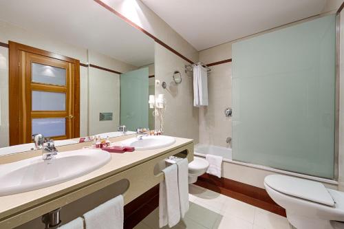 Suite Junior del hotel AZZ Peñafiel Las Claras Spa. Foto 3