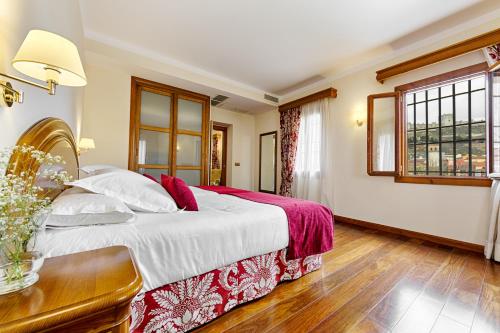 Suite Junior del hotel AZZ Peñafiel Las Claras Spa. Foto 5