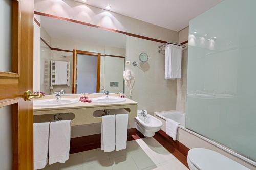 Suite Junior del hotel AZZ Peñafiel Las Claras Spa. Foto 7