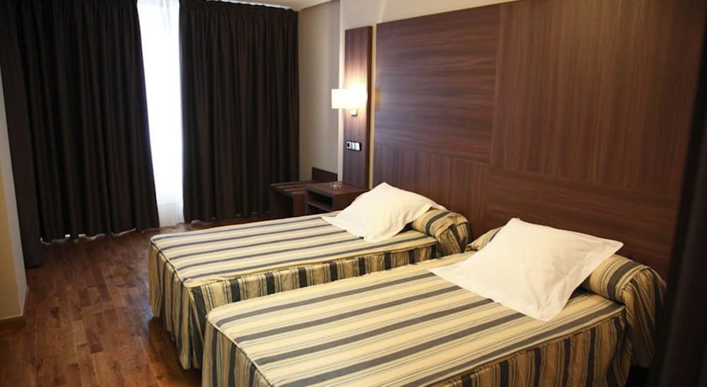 Habitación estándar doble del hotel Cesaraugusta. Foto 2