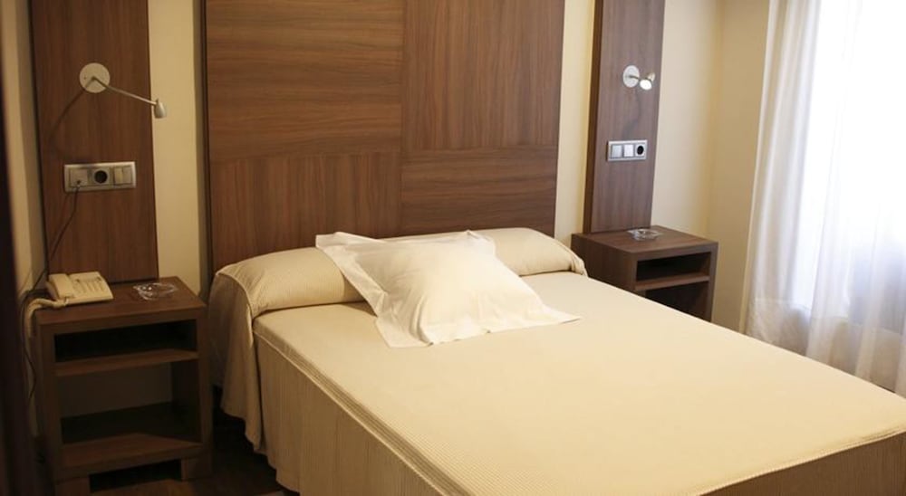 Habitación Individual Estándar del hotel Cesaraugusta. Foto 1