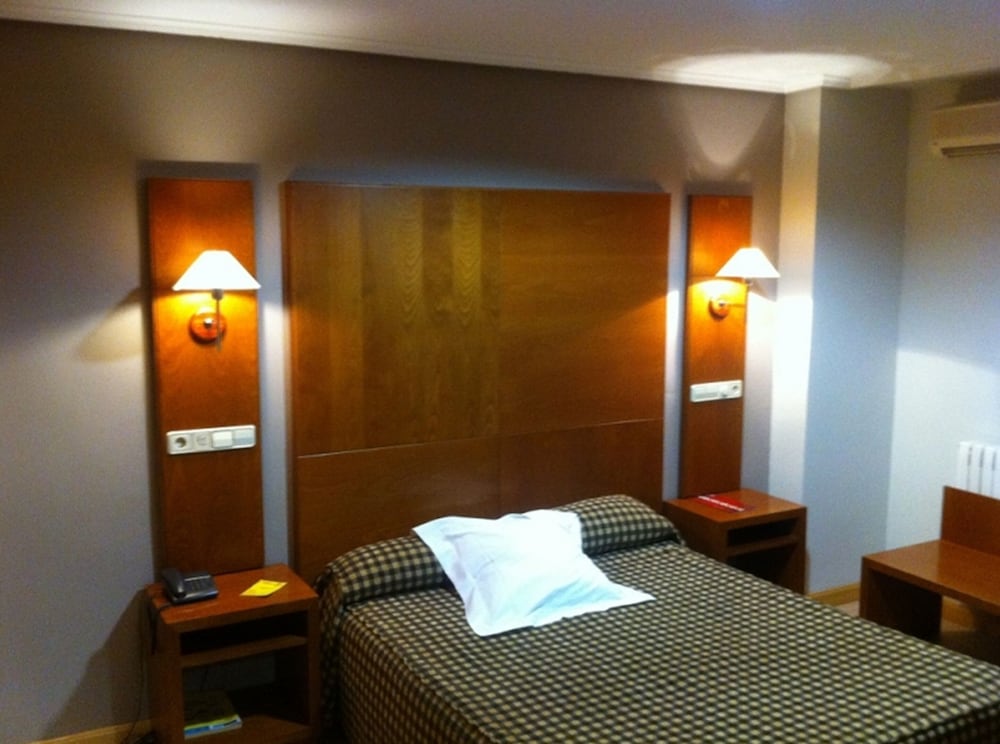 Habitación Individual Estándar del hotel Cesaraugusta. Foto 2
