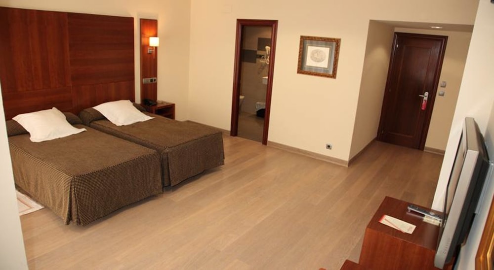 Habitación Triple Estándar del hotel Cesaraugusta
