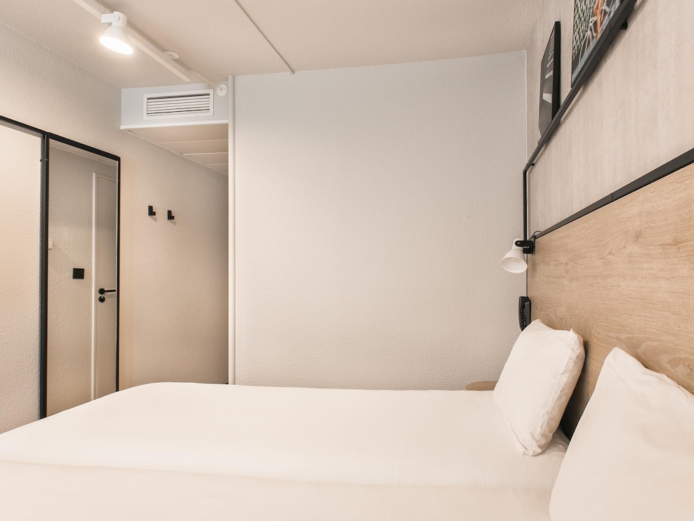 Habitación estándar con 2 camas individuales del hotel Ibis Avignon Sud. Foto 11