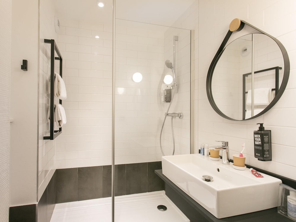 Habitación estándar con 2 camas individuales del hotel Ibis Avignon Sud. Foto 12