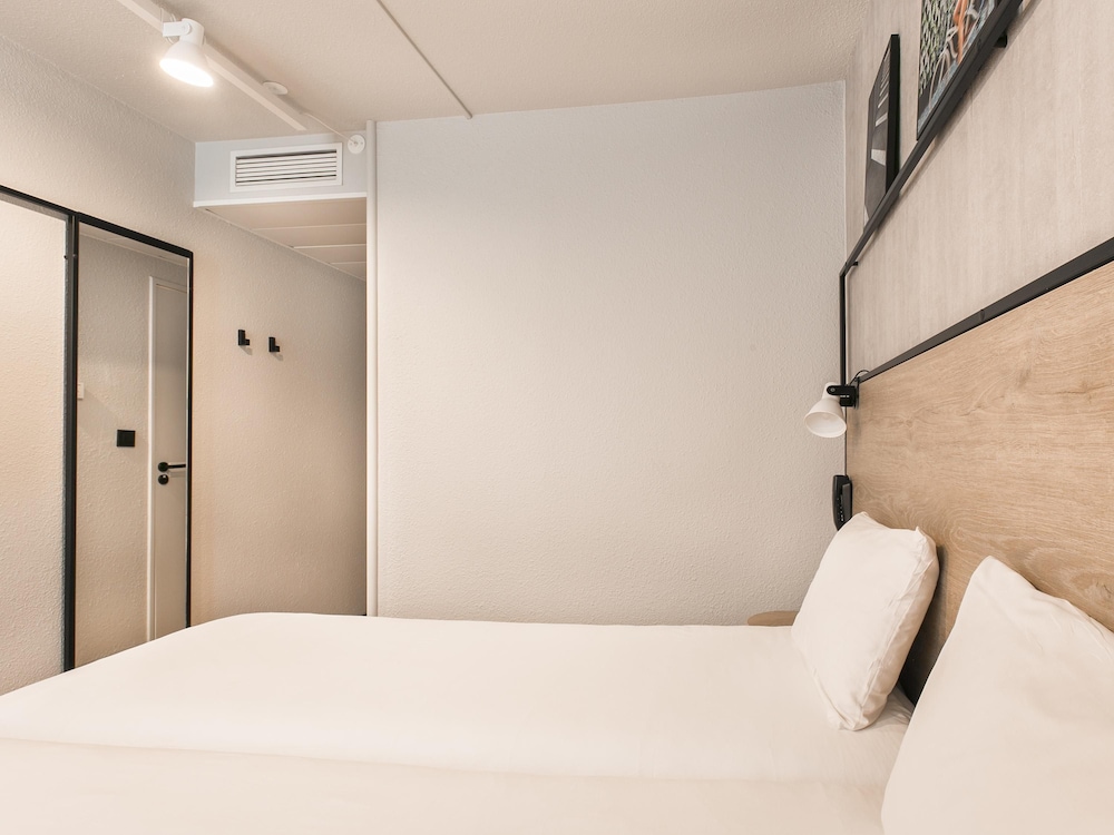 Habitación estándar con 2 camas individuales del hotel Ibis Avignon Sud. Foto 14