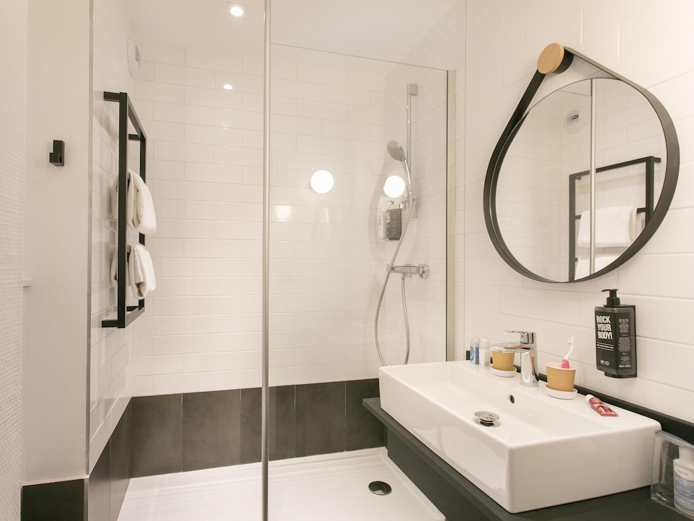 Habitación estándar con 2 camas individuales del hotel Ibis Avignon Sud. Foto 16