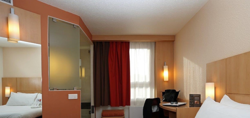 Habitación Estándar con 1 cama doble del hotel Ibis Montpellier Centre Polygone. Foto 1
