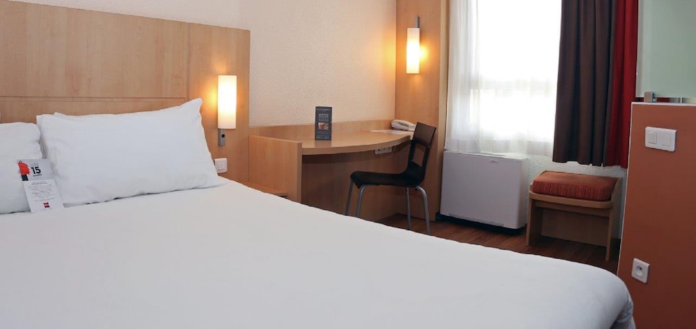 Habitación estándar con dos camas individuales del hotel Ibis Montpellier Centre Polygone. Foto 2