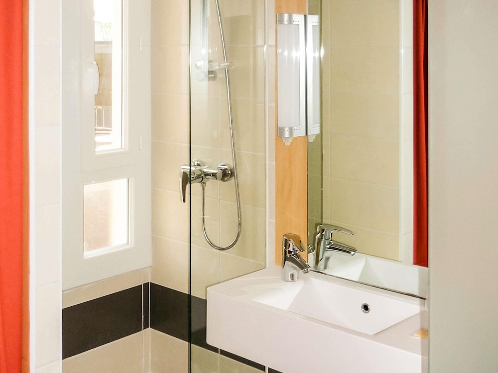 Habitación estándar con dos camas individuales del hotel Ibis Montpellier Centre Polygone. Foto 4