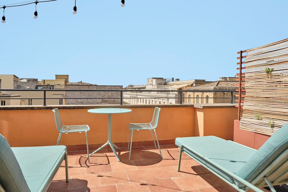HABITACIÓN COMPARTIDA 4 CON TERRAZA del hotel JO&JOE Roma. Foto 2