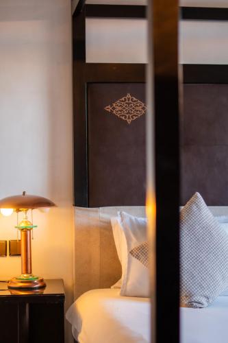 Suite con cama extragrande del hotel Imperial Holiday and Spa. Foto 1