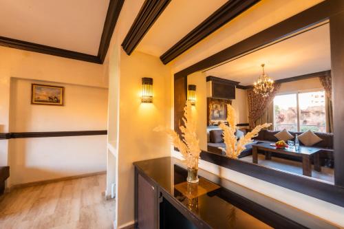 Suite con cama extragrande del hotel Imperial Holiday and Spa. Foto 5
