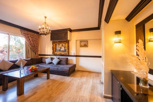 Suite con cama extragrande del hotel Imperial Holiday and Spa. Foto 6