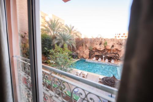 Suite con cama extragrande del hotel Imperial Holiday and Spa. Foto 10