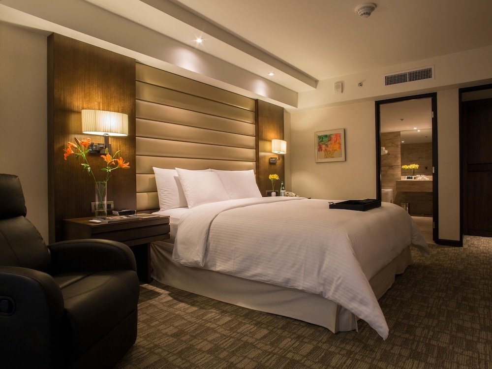 Suite Ejecutiva 1 Dormitorio King del hotel Swissôtel Lima. Foto 4