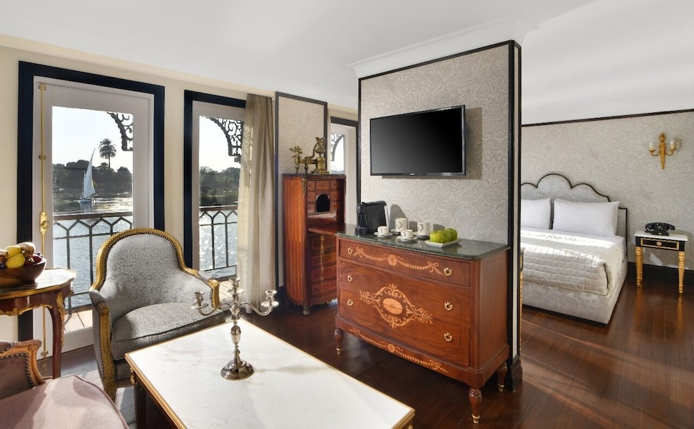 SUITE SENIOR del hotel Movenpick SS Misr. Monday - Friday. Foto 1