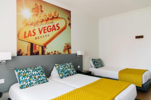 Habitación Triple Superior del hotel America Diamonds. Foto 1