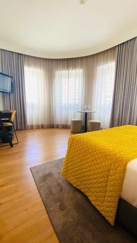 Habitación Doble con bañera de hidromasaje y paquete romántico del hotel America Diamonds. Foto 4
