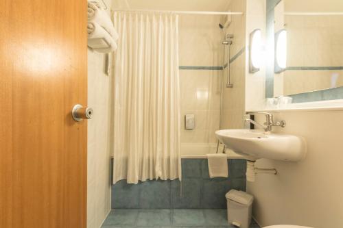 Habitación Doble del hotel Campanile Lisbon South - Setubal. Foto 6