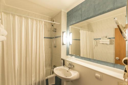 Habitación Doble del hotel Campanile Lisbon South - Setubal. Foto 8