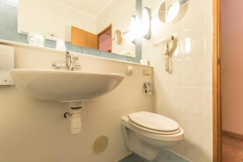 Habitación Doble - 2 camas del hotel Campanile Lisbon South - Setubal. Foto 7
