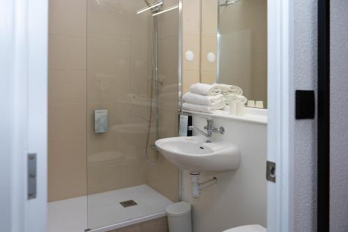 Habitación Doble Superior del hotel Campanile Lisbon South - Setubal. Foto 1