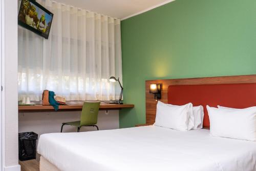 Habitación Doble Superior del hotel Campanile Lisbon South - Setubal. Foto 3