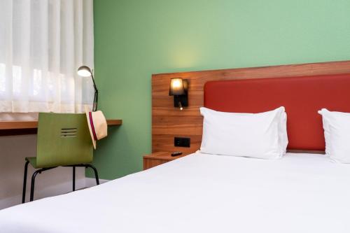 Habitación Doble Superior del hotel Campanile Lisbon South - Setubal. Foto 8