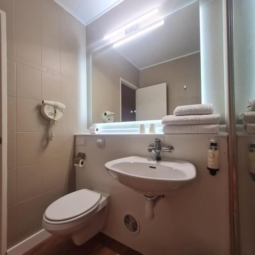 Habitación Doble Superior - 2 camas del hotel Campanile Lisbon South - Setubal. Foto 10