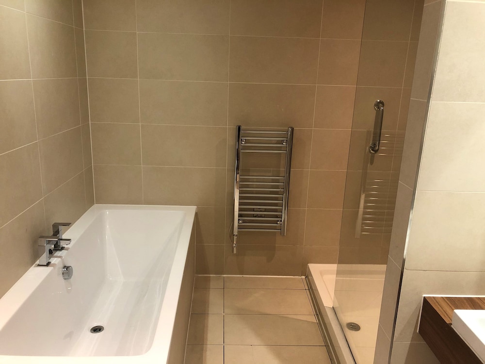 Habitación estándar, varias camas del hotel Indigo Edinburgh, An Ihg. Foto 9