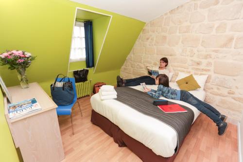 Habitación Doble con baño privado del hotel Le Montclair Montmartre by River - Hostel