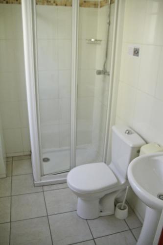 Habitación Doble con baño privado del hotel Le Montclair Montmartre by River - Hostel. Foto 4