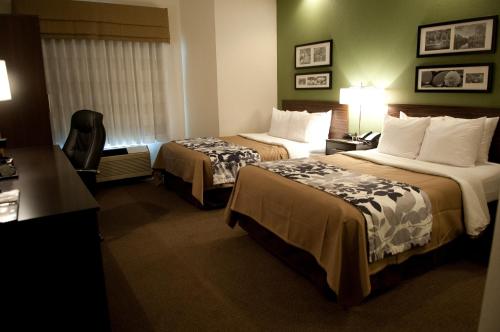 Habitación Doble con 2 camas dobles - No fumadores - Adaptada para personas de movilidad reducida del hotel SLEEP INN y SUITES BUFFALO AIRPORT. Foto 3