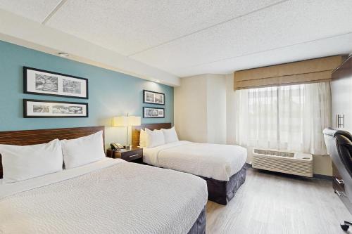 Habitación Doble con 2 camas dobles - No fumadores del hotel SLEEP INN y SUITES BUFFALO AIRPORT